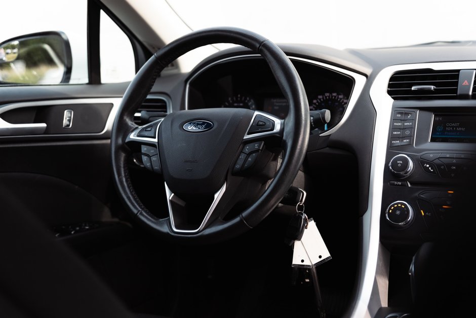 2016 Ford Fusion SE FWD-13