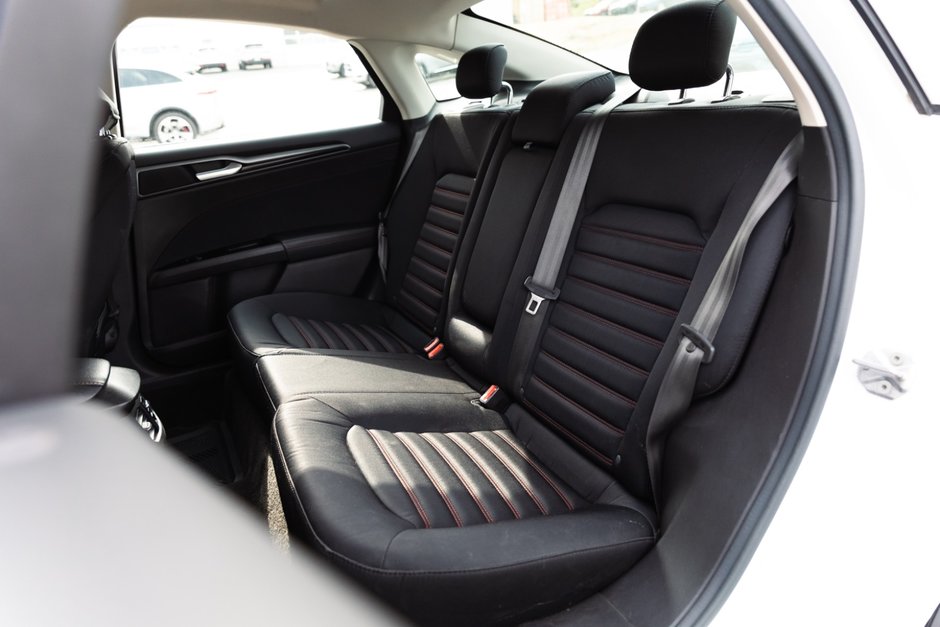 2016 Ford Fusion SE FWD-21