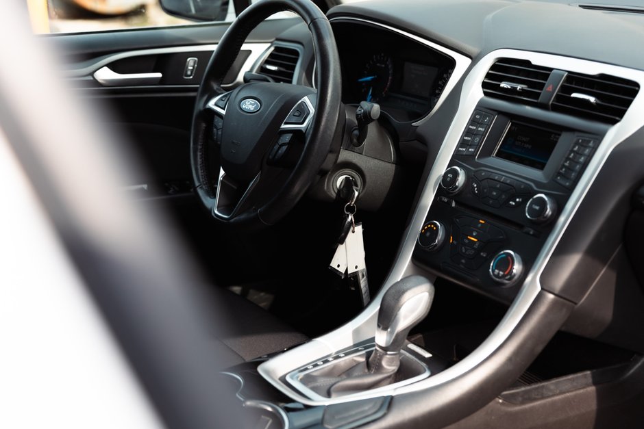 2016 Ford Fusion SE FWD-19