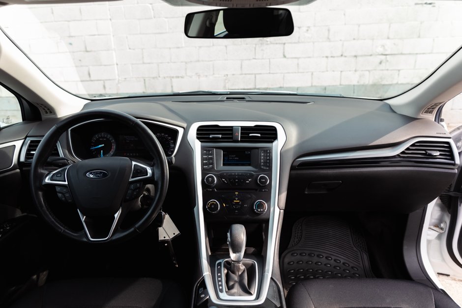 2016 Ford Fusion SE FWD-12