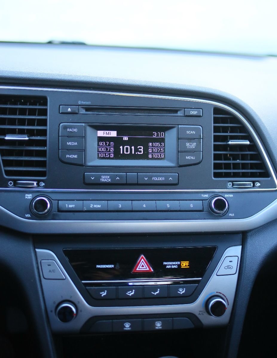 2018 Hyundai Elantra LE-16