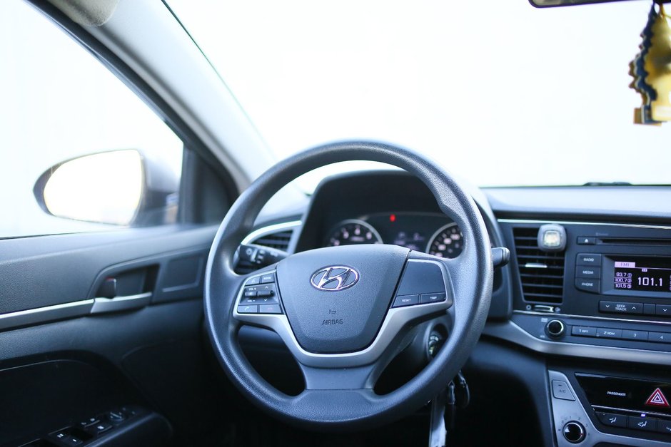 2018 Hyundai Elantra LE-18