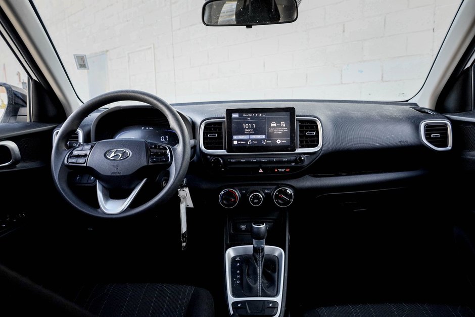 2024 Hyundai Venue Essential-13