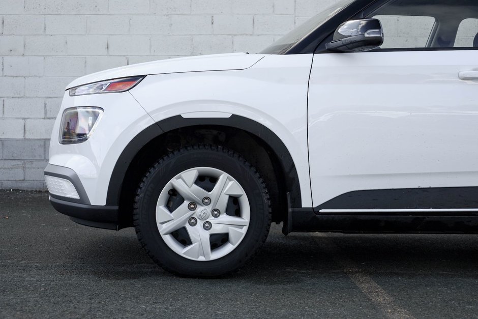 2024 Hyundai Venue Essential-1