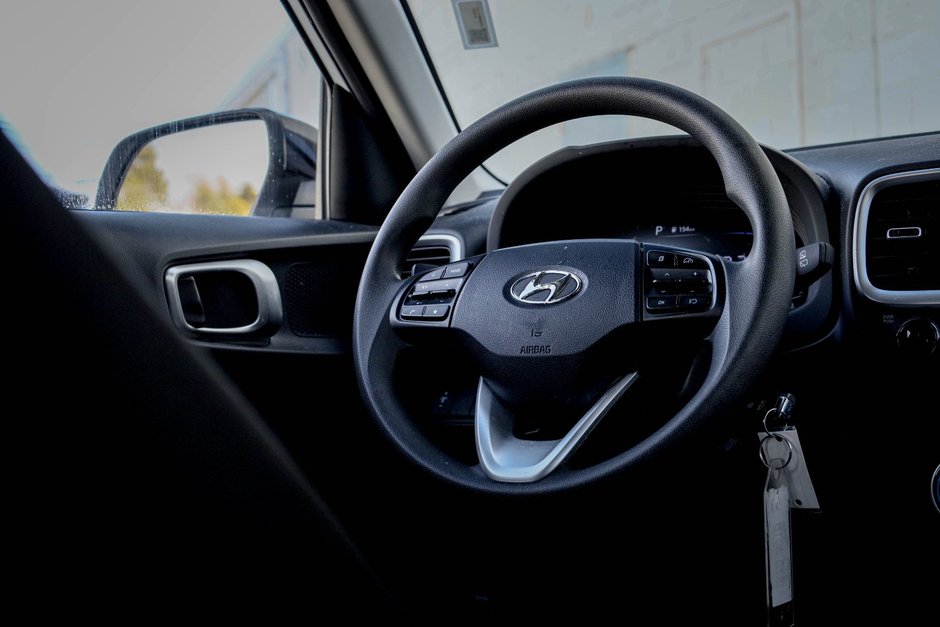2024 Hyundai Venue Essential-15