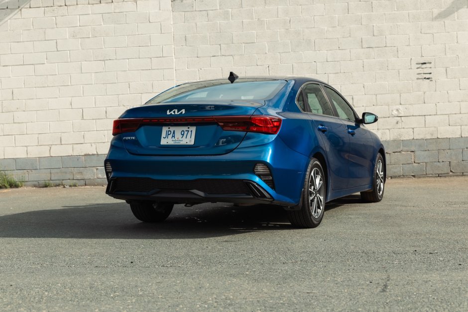2022 Kia Forte (5) EX IVT-7