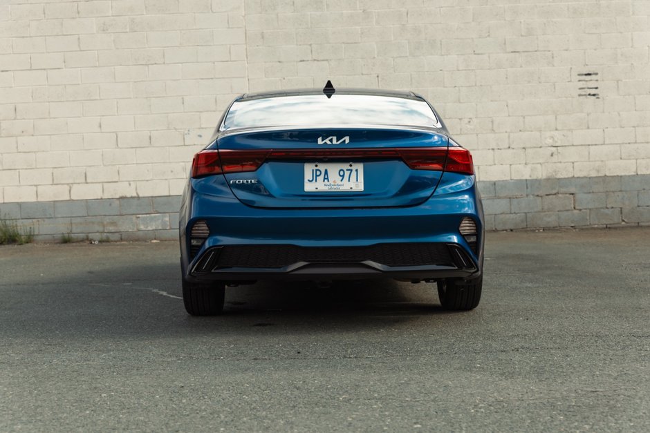 2022 Kia Forte (5) EX IVT-8