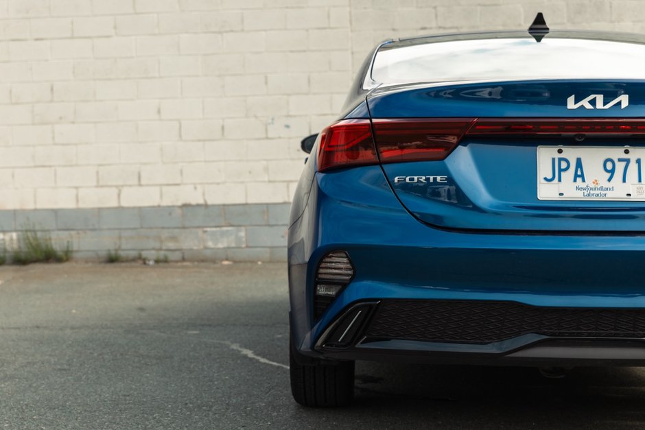 2022 Kia Forte (5) EX IVT-9