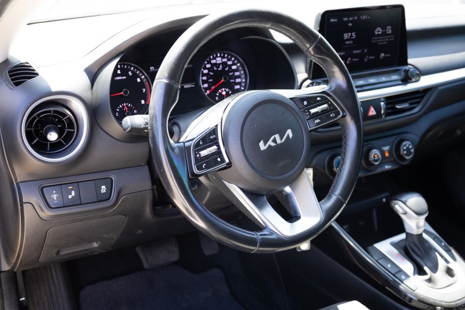 2022 Kia Forte (5) EX IVT-10