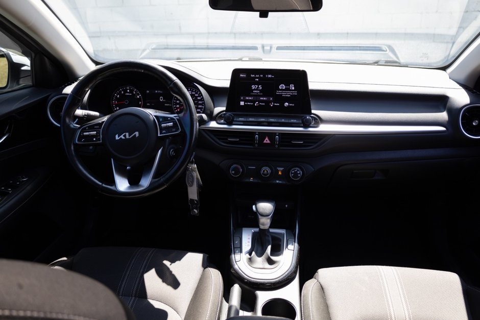 2022 Kia Forte (5) EX IVT-11