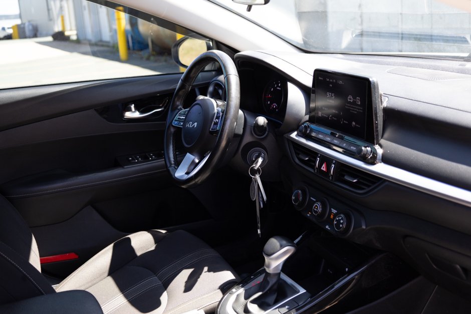 2022 Kia Forte (5) EX IVT-18