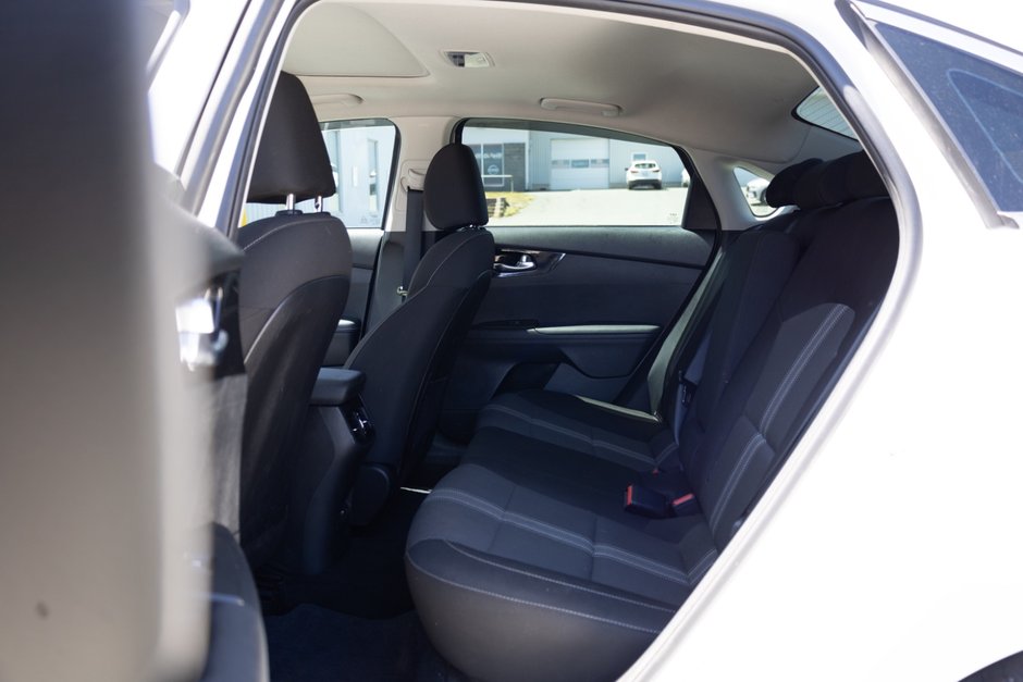 2022 Kia Forte (5) EX IVT-20