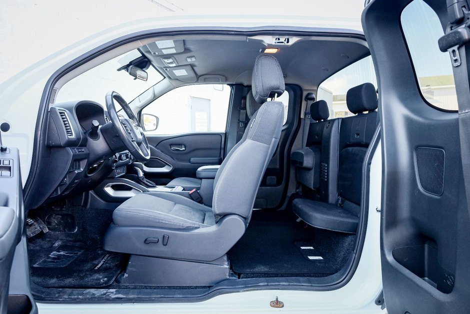 2023 Nissan Frontier SV-9