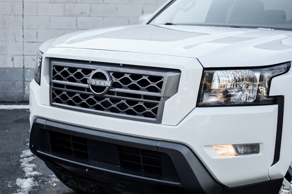 2023 Nissan Frontier SV-3