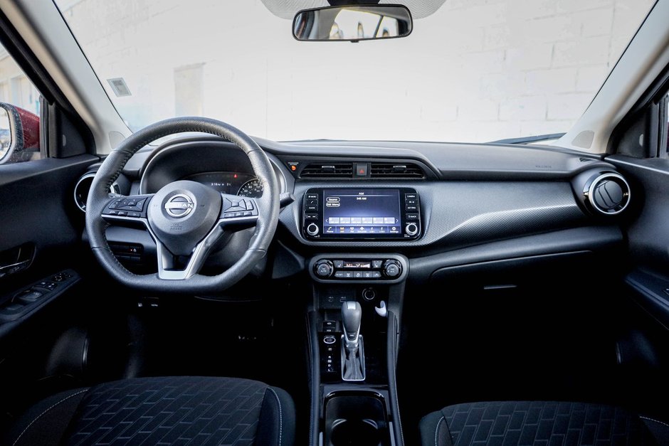 2025 Nissan Kicks Play SV-15