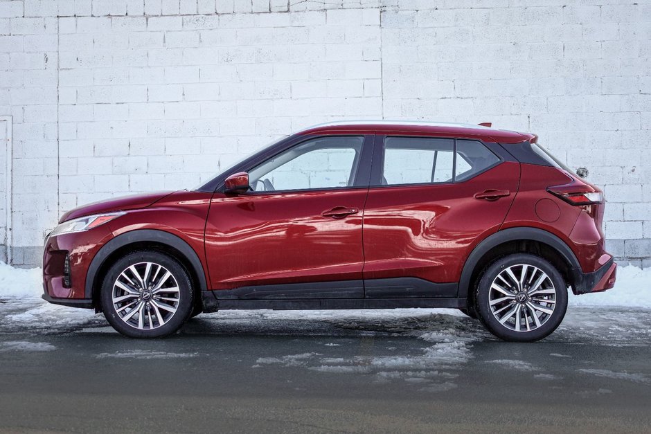 2025 Nissan Kicks Play SV-0