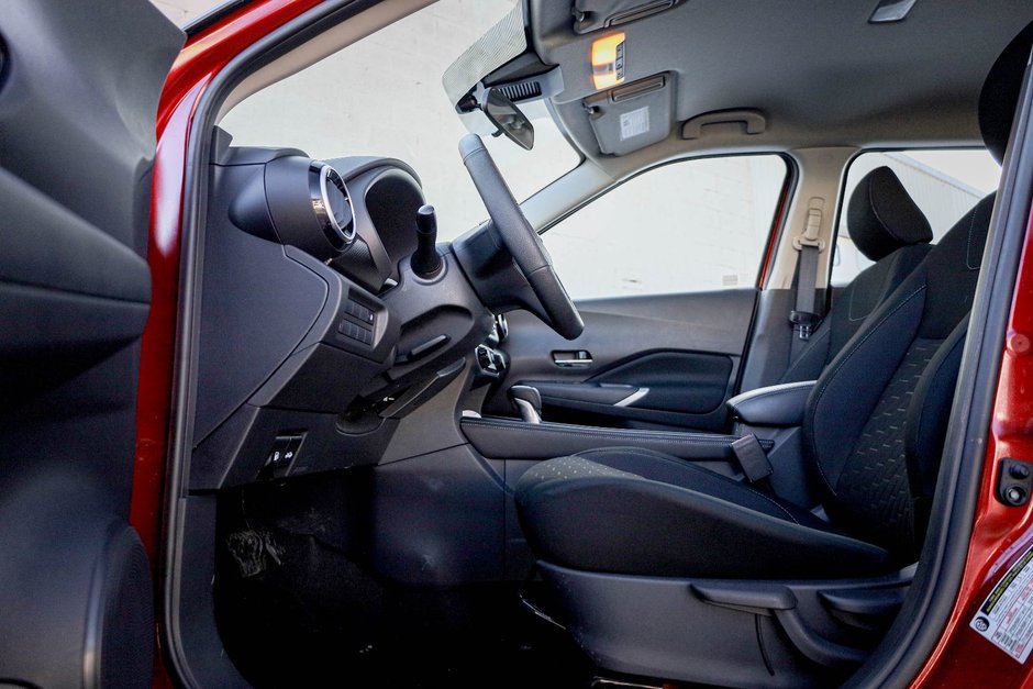 2025 Nissan Kicks Play SV-11