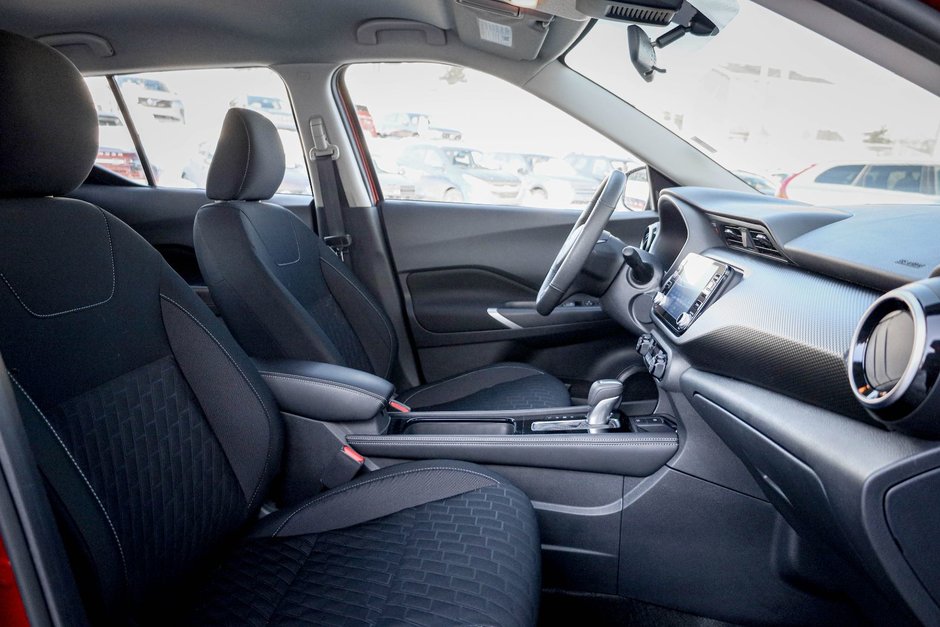 2025 Nissan Kicks Play SV-16