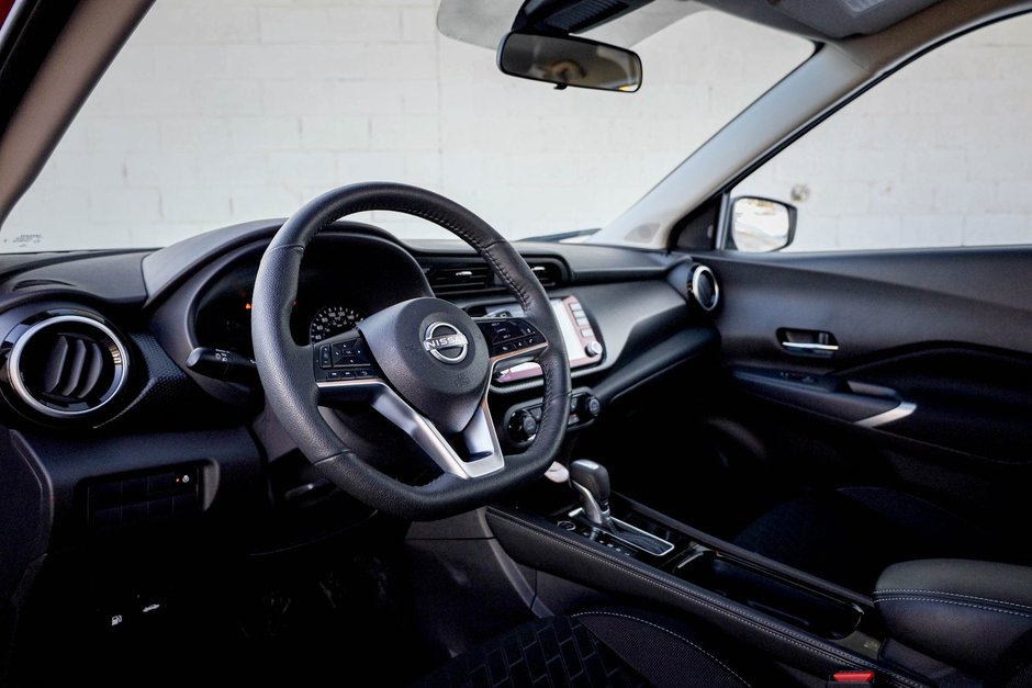 2025 Nissan Kicks Play SV-8