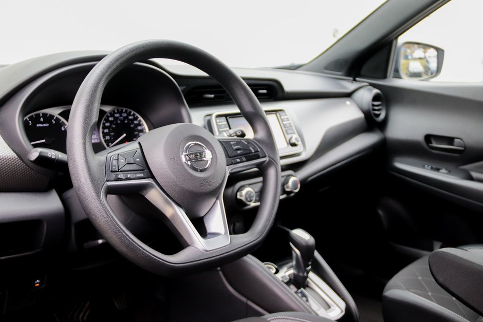 2019 Nissan Kicks S-12