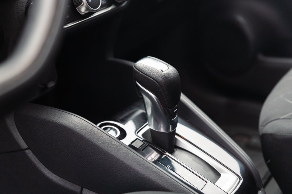 2020 Nissan Kicks S CVT-16