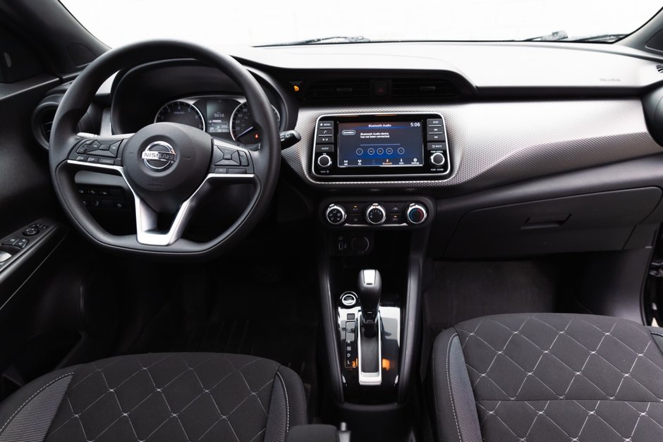 2020 Nissan Kicks S CVT-13