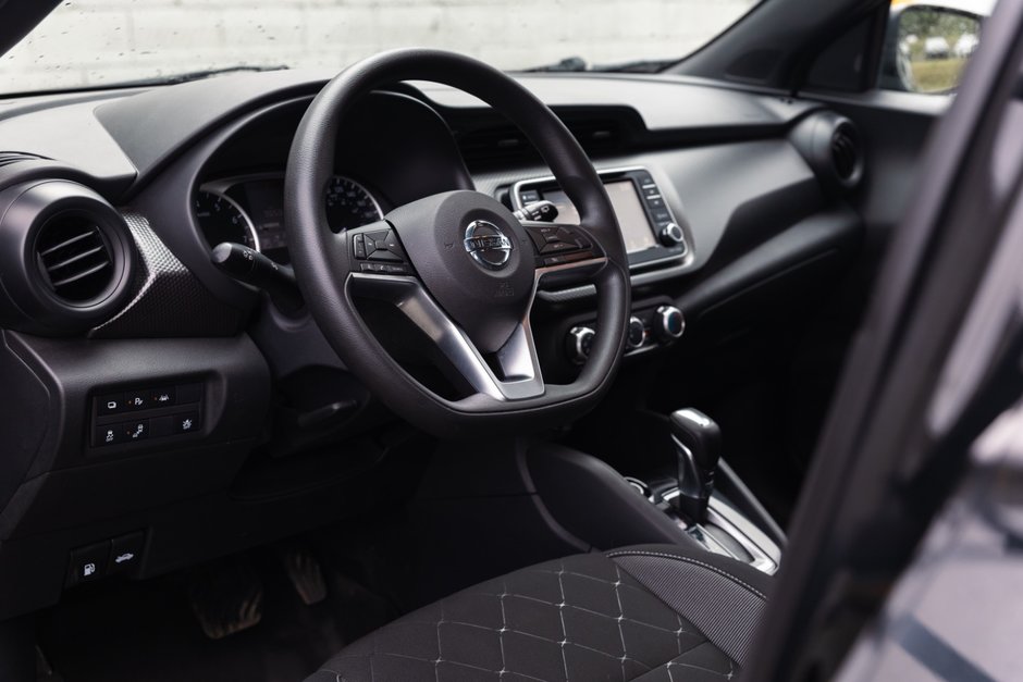 2020 Nissan Kicks S CVT-12