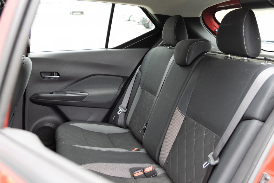 2020 Nissan Kicks SV CVT-23