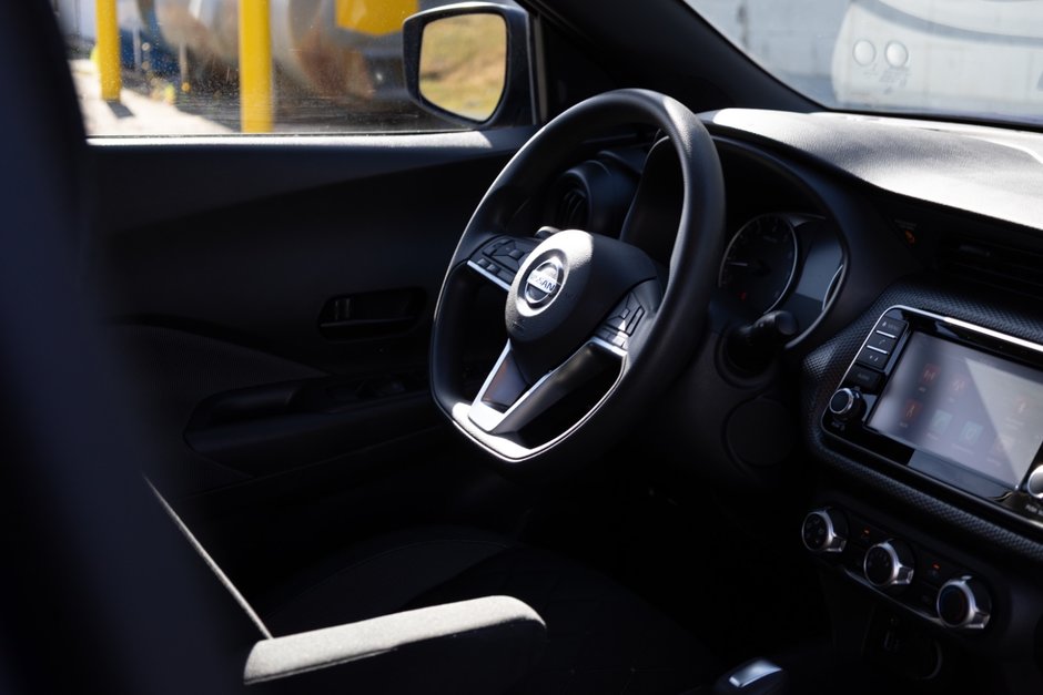 2020 Nissan Kicks S CVT-19