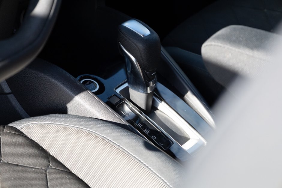 2020 Nissan Kicks S CVT-16