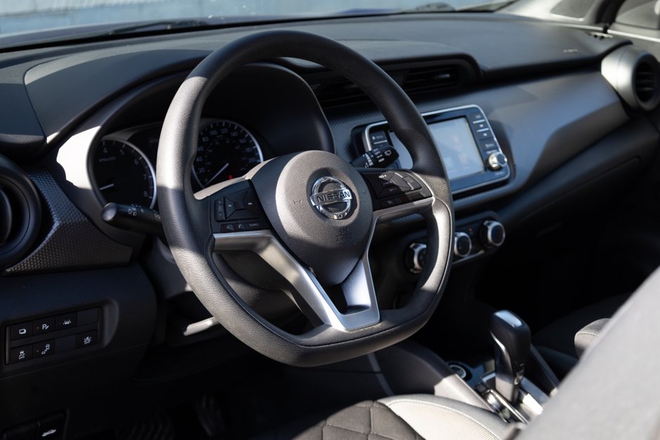 2020 Nissan Kicks S CVT-11