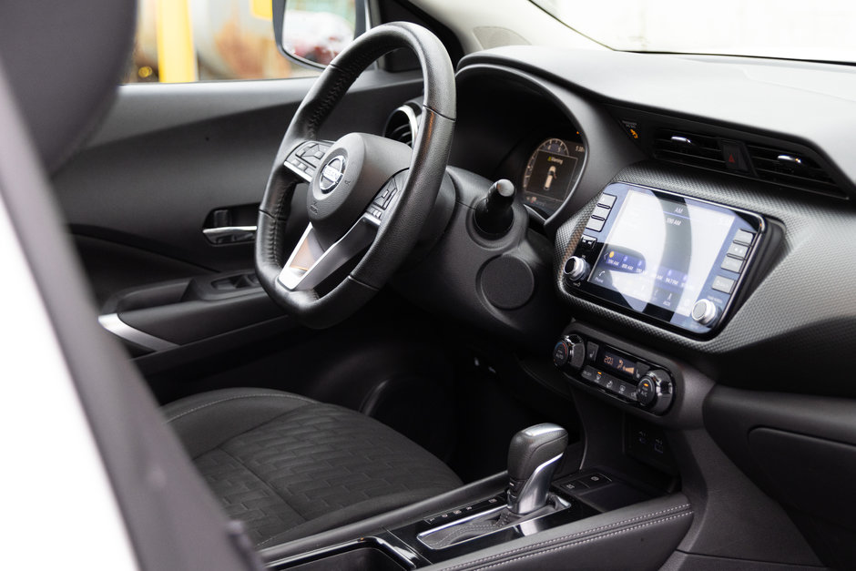 2021 Nissan Kicks SV CVT-18