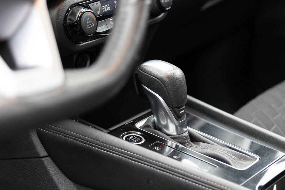 2021 Nissan Kicks SV CVT-16