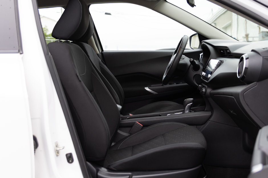 2021 Nissan Kicks SV CVT-17