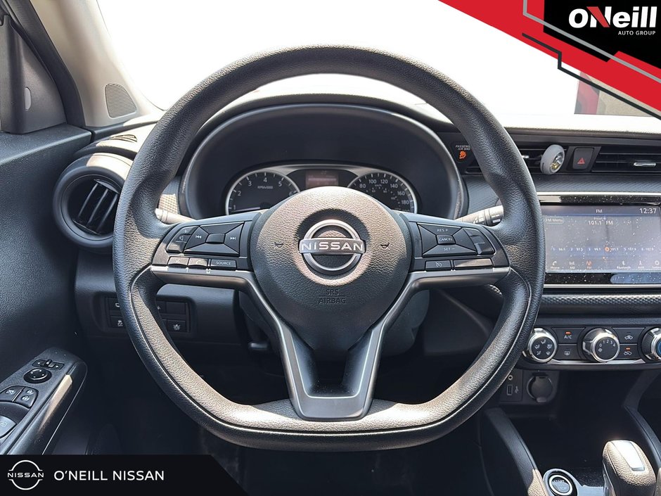 2022 Nissan Kicks S CVT-11