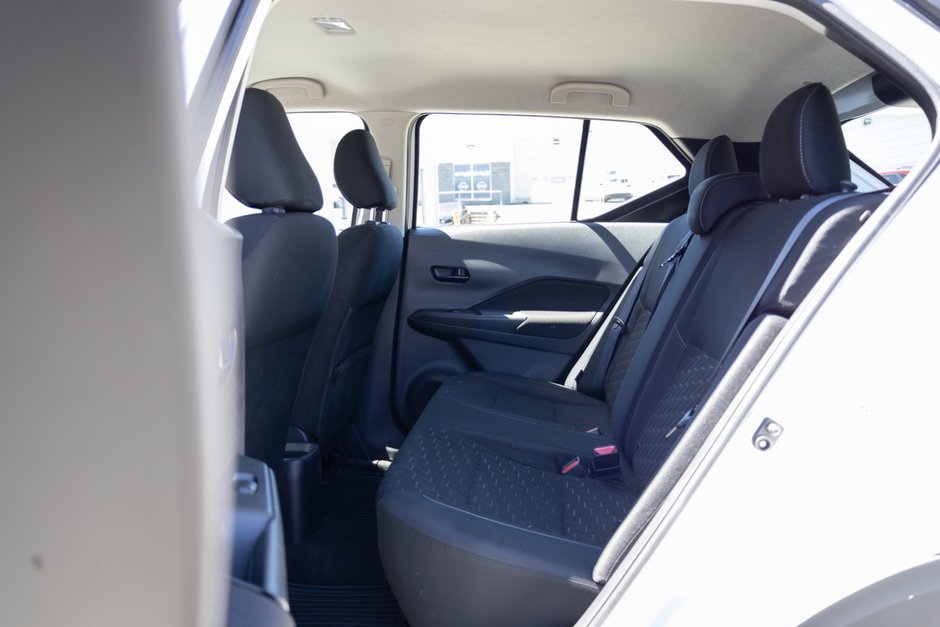 2022 Nissan Kicks S CVT-19