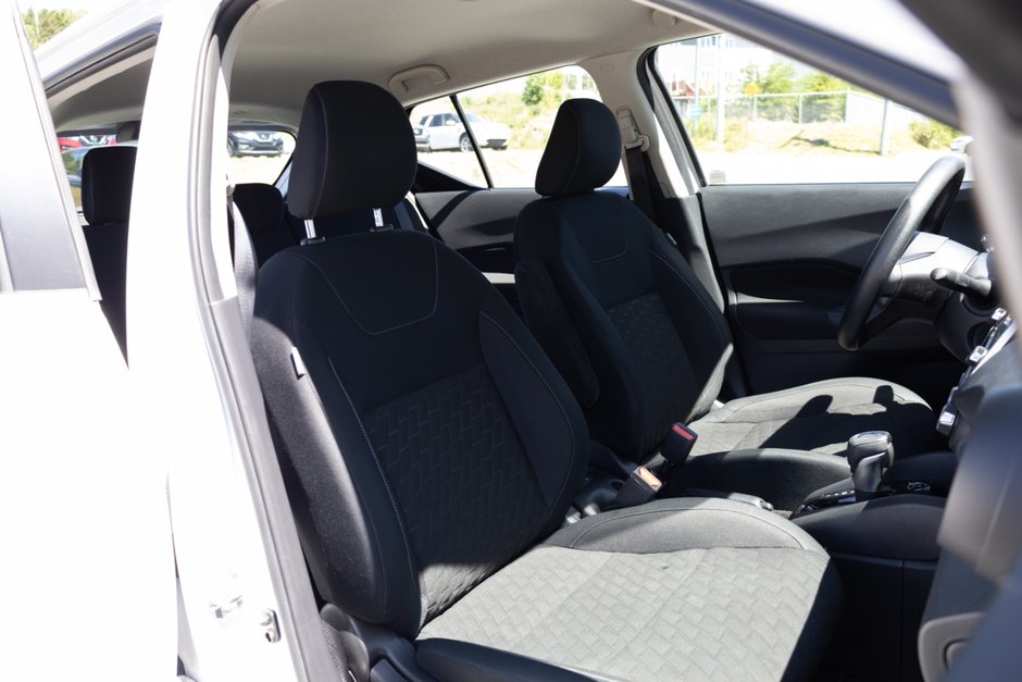 2022 Nissan Kicks S CVT-17