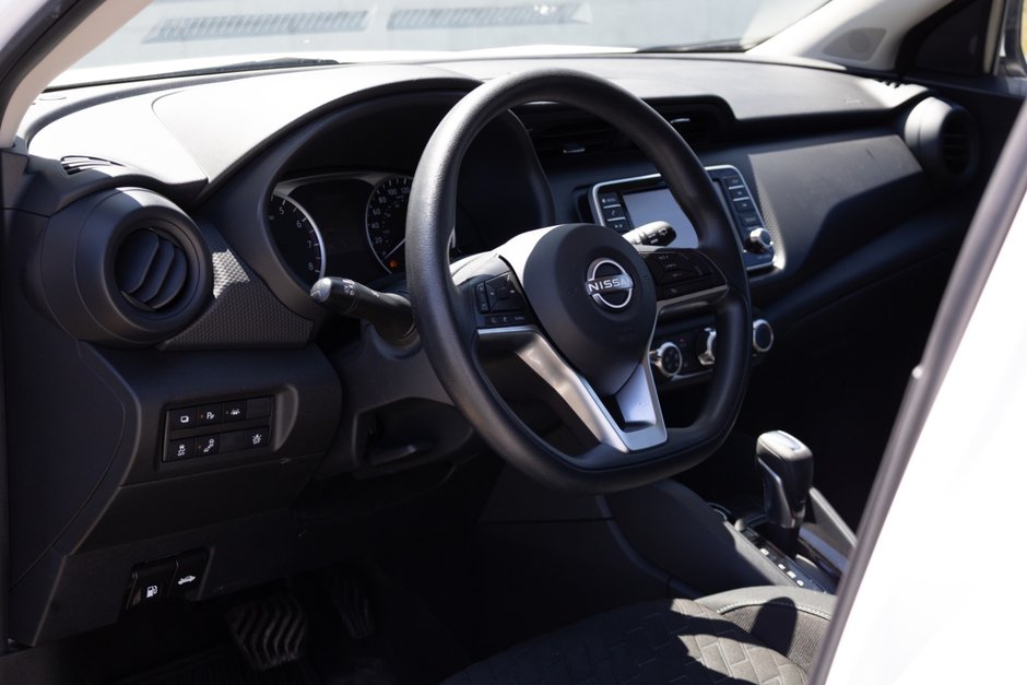 2022 Nissan Kicks S CVT-10