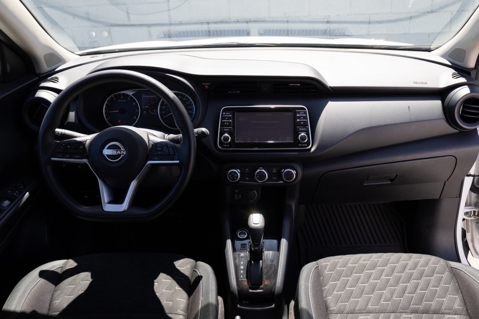 2022 Nissan Kicks S CVT-11