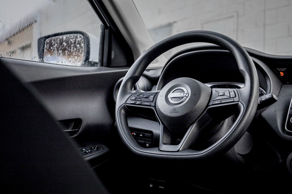 2023 Nissan Kicks S-17