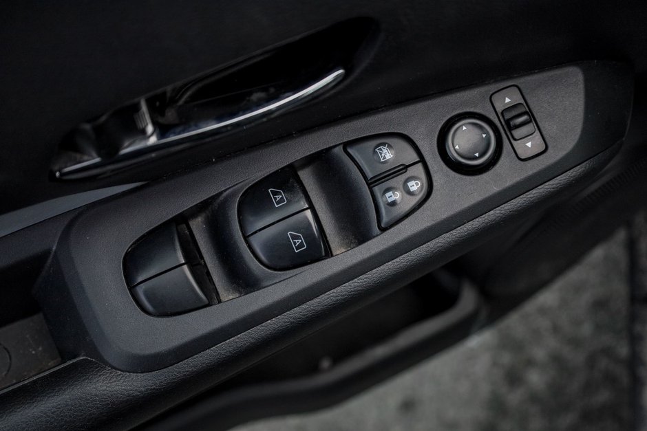 2023 Nissan Kicks SR-11