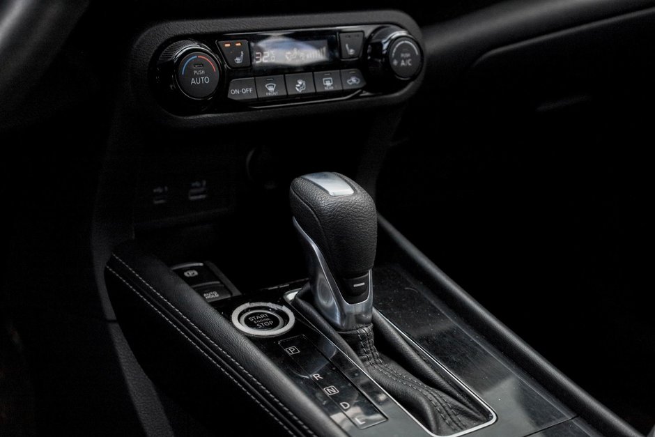 2023 Nissan Kicks SR-12