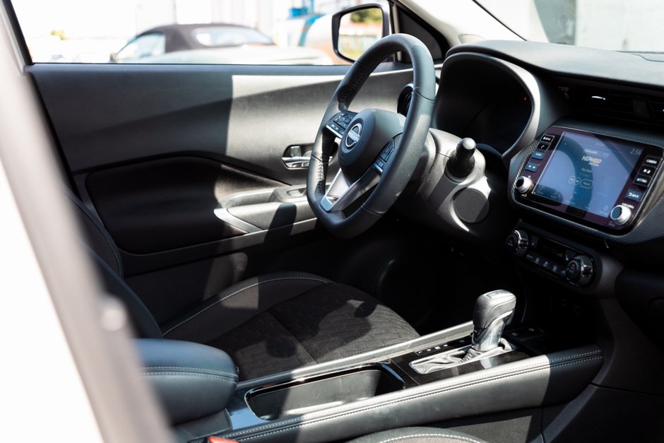 2024 Nissan Kicks SV FWD-17