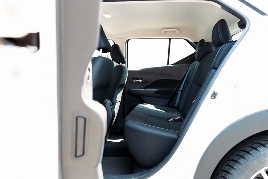 2024 Nissan Kicks SV FWD-18