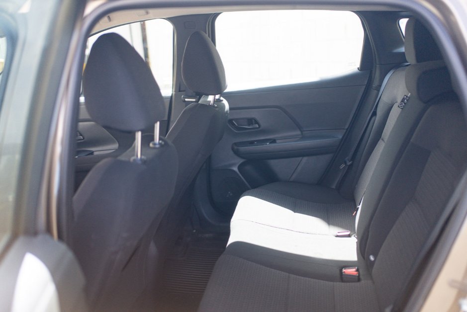 2025 Nissan Kicks S-6