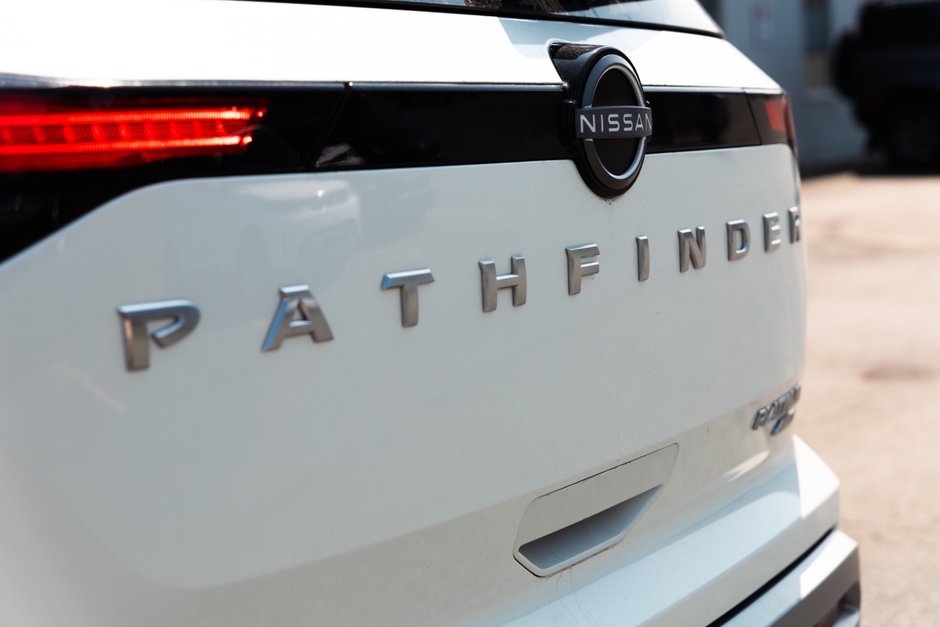 2022 Nissan Pathfinder Platinum V6 4x4 at-11