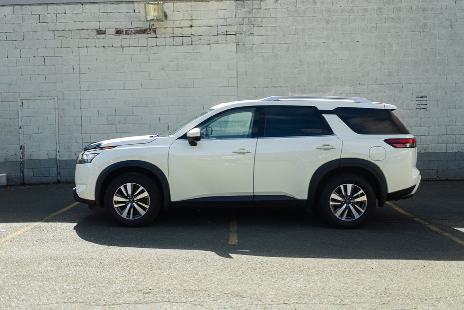 2023 Nissan Pathfinder SL-0