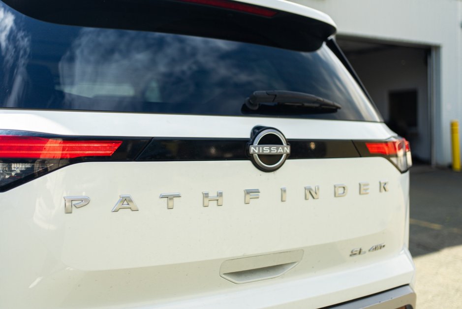 2023 Nissan Pathfinder SL-9