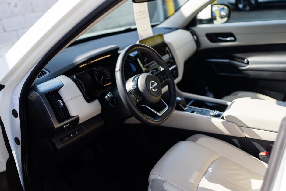 2023 Nissan Pathfinder SL-8