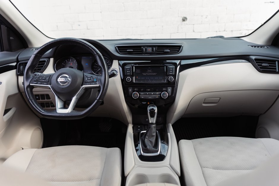 2022 Nissan Qashqai SV FWD CVT-13
